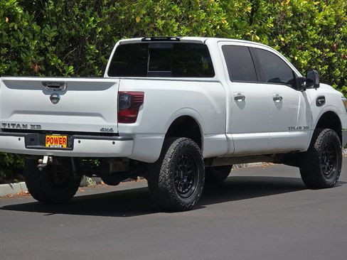 Used 2018 Nissan Titan SV w/ SV Convenience Package AWD/4WD image 4
