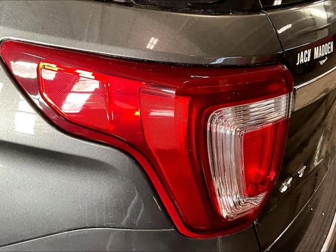 Used 2018 Ford Explorer XLT w/ Equipment Group 202A image 26