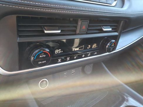 Used 2023 Nissan Rogue SV image 25