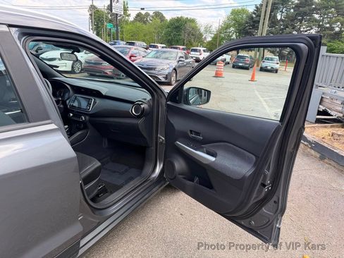Used 2020 Nissan Kicks SV FWD image 12