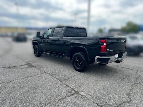 Used 2022 Chevrolet Silverado 2500 LT w/ Convenience Package AWD/4WD image 3