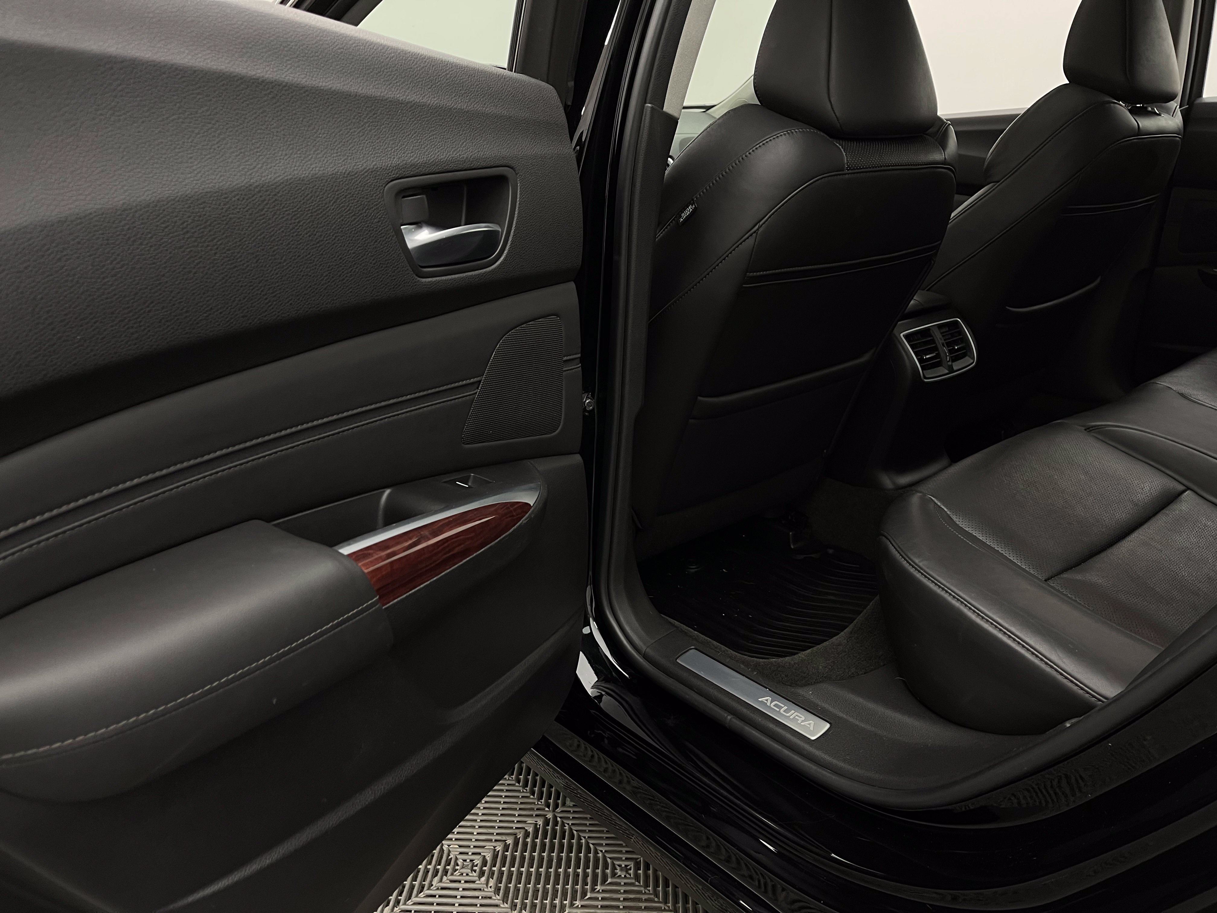 Used 2016 Acura TLX w/ Technology Package FWD image 39