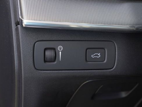 Used 2019 Volvo XC90 T6 R-Design w/ Advanced Package image 10