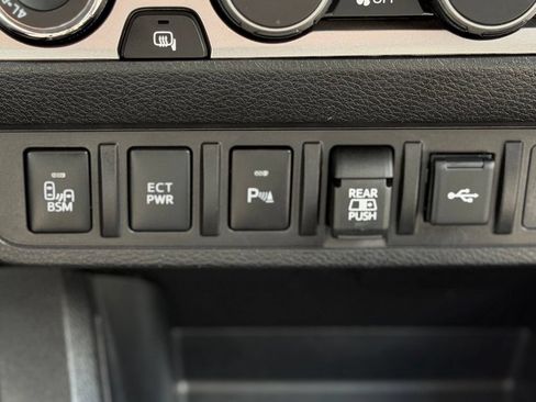Certified 2023 Toyota Tacoma SR5 AWD/4WD image 15