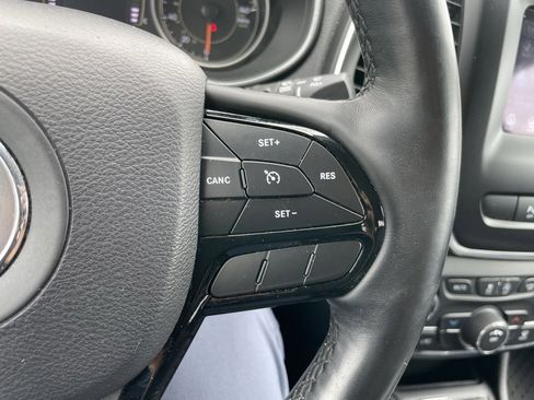 Used 2019 Jeep Cherokee Latitude Plus image 20