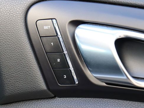 Used 2018 Porsche Cayenne Platinum Edition image 48