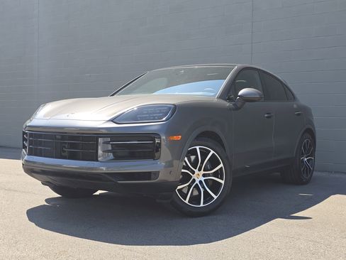 Certified 2025 Porsche Cayenne Coupe image 1