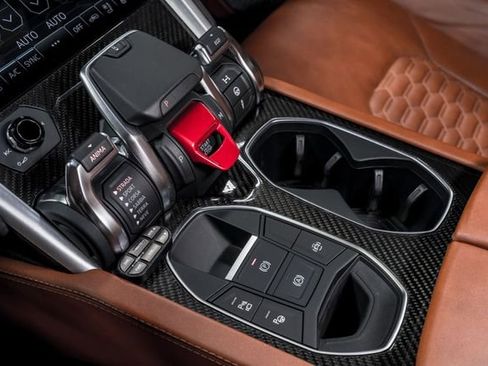 Used 2022 Lamborghini Urus image 28