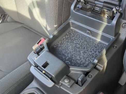 Used 2023 Jeep Gladiator Willys image 33