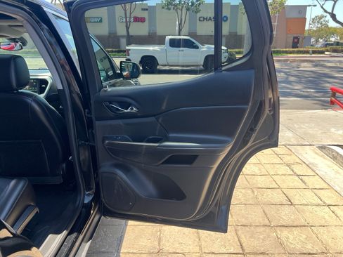 Used 2017 GMC Acadia SLT FWD image 33