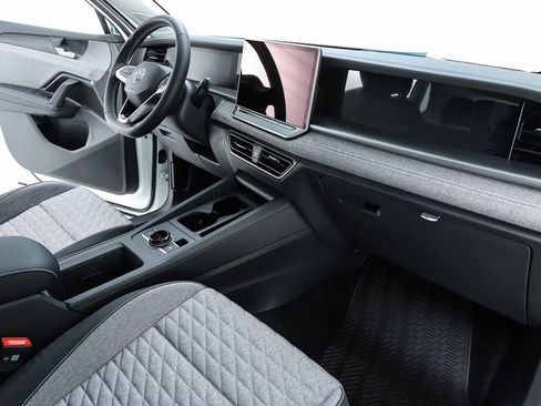 New 2026 Volkswagen Tiguan S FWD image 32