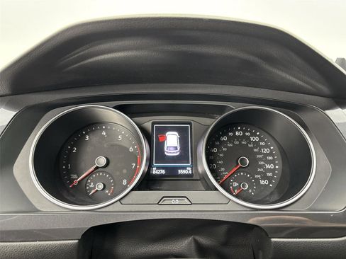 Used 2020 Volkswagen Tiguan SE image 28