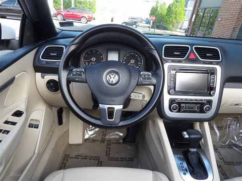 Used 2011 Volkswagen Eos Komfort image 17