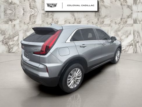 Used 2024 Cadillac XT4 Luxury w/ Cold Weather Package AWD/4WD image 5
