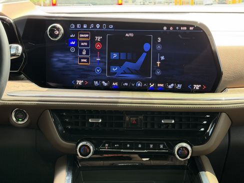 Used 2025 Chevrolet Tahoe High Country AWD/4WD image 29