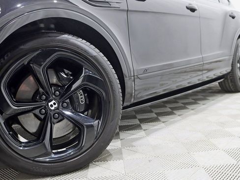 Used 2024 Bentley Bentayga Plug-In Hybrid image 5