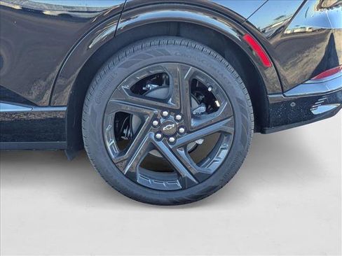 New 2025 Chevrolet Equinox EV RS image 9