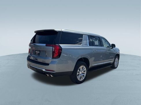 Used 2025 GMC Yukon XL Denali RWD image 8