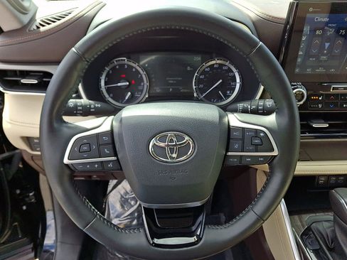 Used 2022 Toyota Highlander Limited image 22