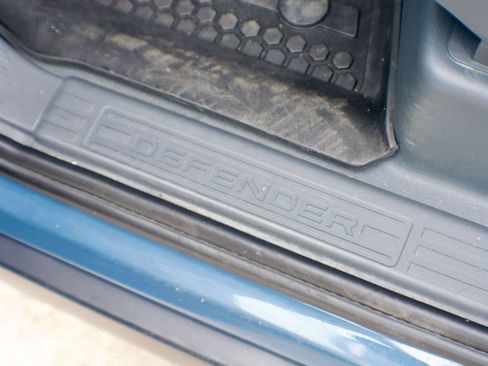 Used 2023 Land Rover Defender 110 SE image 39