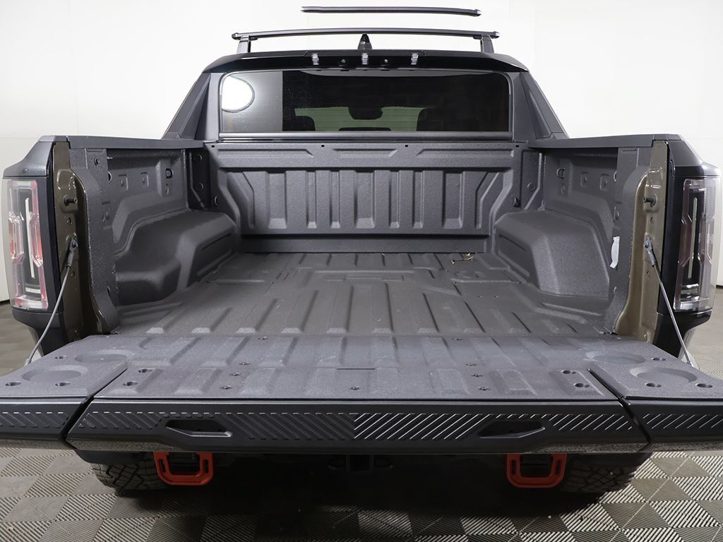 Used 2025 GMC Hummer EV 2X w/ Extreme Off-Road Package AWD/4WD image 18