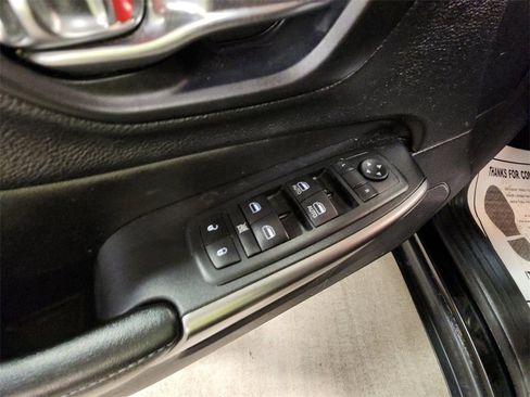 Used 2020 Jeep Cherokee Latitude Plus image 34