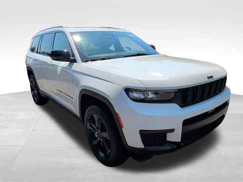 Used 2023 Jeep Grand Cherokee L Laredo AWD/4WD image 7