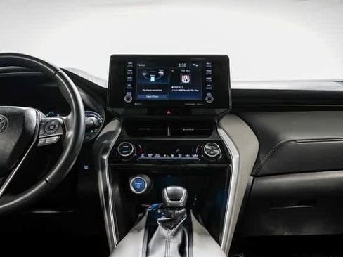 Certified 2022 Toyota Venza LE image 15