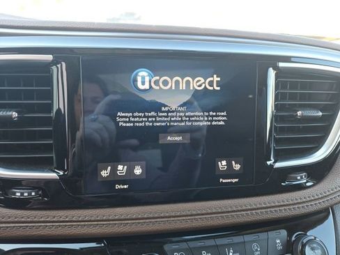 Used 2018 Chrysler Pacifica Limited w/ Tire & Wheel Group image 13