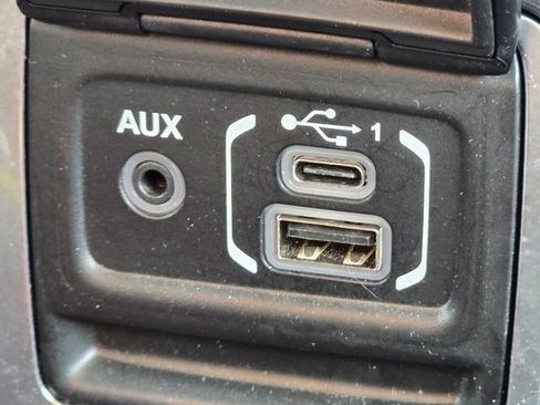 Used 2020 Jeep Wrangler Unlimited Sahara image 12