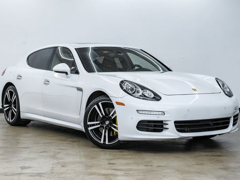 Used 2014 Porsche Panamera S image 3