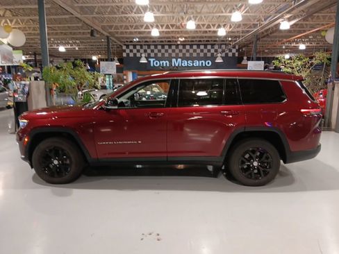 Used 2022 Jeep Grand Cherokee L Limited AWD/4WD image 9