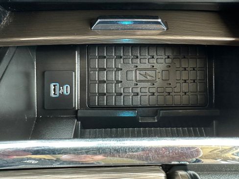 Used 2024 Ford Expedition Limited AWD/4WD image 19