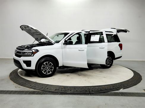 Used 2024 Ford Expedition Max XLT image 11