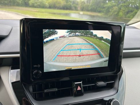 Used 2025 Toyota Corolla LE image 24