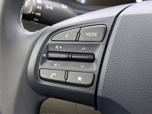 Used 2025 Hyundai Venue Limited image 26