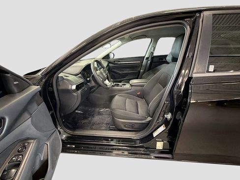 Used 2022 Nissan Altima 2.5 SV AWD/4WD image 13