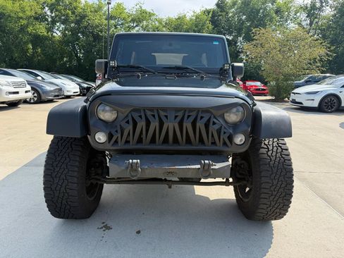 Used 2016 Jeep Wrangler Unlimited Sport w/ Connectivity Group AWD/4WD image 2