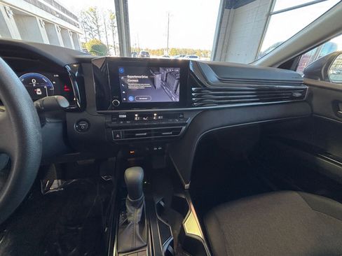 Used 2025 Toyota Camry LE image 23