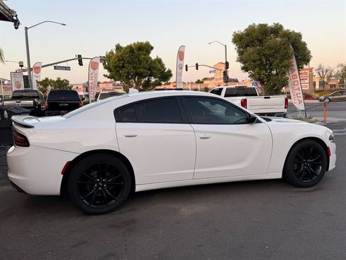 Used 2018 Dodge Charger R/T w/ Beats Audio Group RWD image 13
