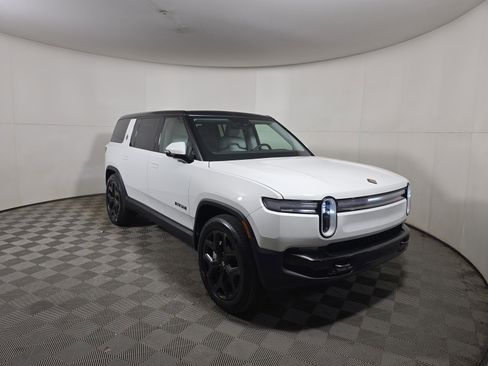Used 2025 Rivian R1S Adventure image 7