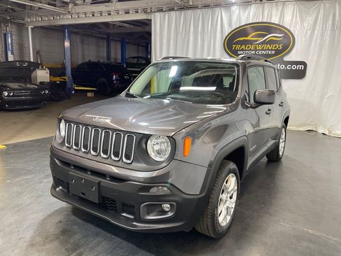 Used 2017 Jeep Renegade Latitude w/ Cold Weather Group AWD/4WD image 3