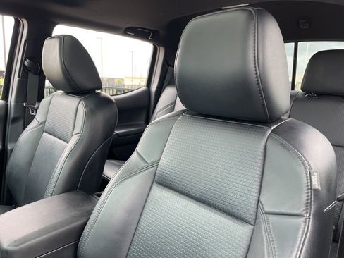 Used 2018 Toyota Tacoma Limited image 26