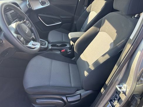 Used 2023 Kia Soul LX image 16