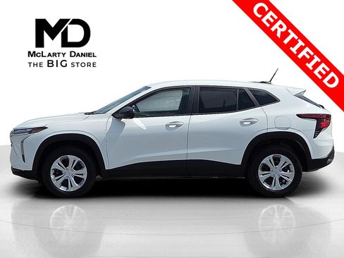 Used 2025 Chevrolet Trax LS image 3