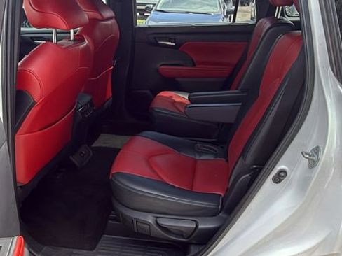 Used 2023 Toyota Highlander XSE image 17