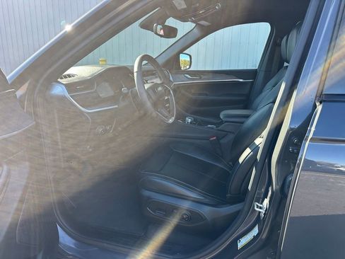 Used 2024 Jeep Grand Cherokee Limited image 13