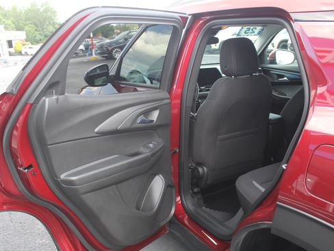 Certified 2025 Chevrolet TrailBlazer LT w/ LT Cold Weather Package AWD/4WD image 19
