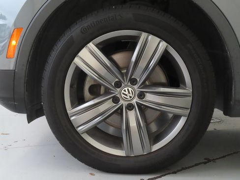 Used 2021 Volkswagen Tiguan SEL AWD/4WD image 30