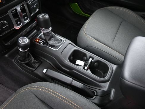 Used 2025 Jeep Wrangler Sport AWD/4WD image 21